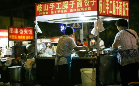 Chợ đêm Dongmen: Thiên đường ẩm thực đường phố